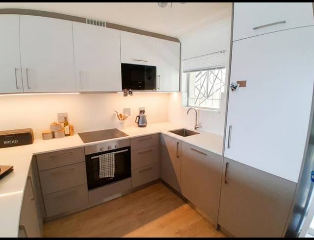 2 BEDROOM PROPERTY TO RENT IN VREDEHOEK